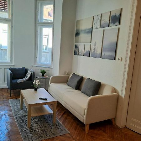 Emerald Apartment Budapest Luaran gambar