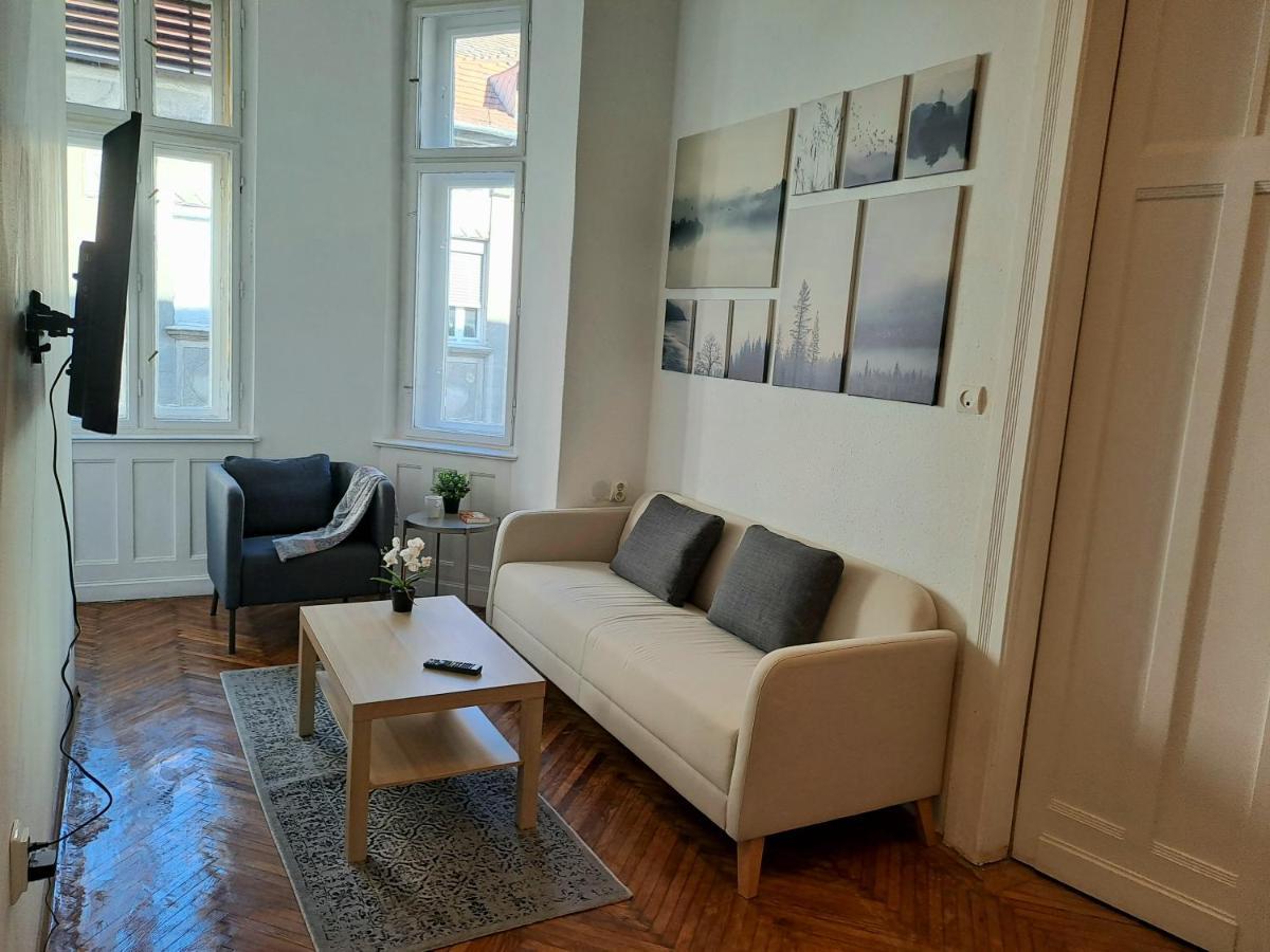 Emerald Apartment Budapest Luaran gambar