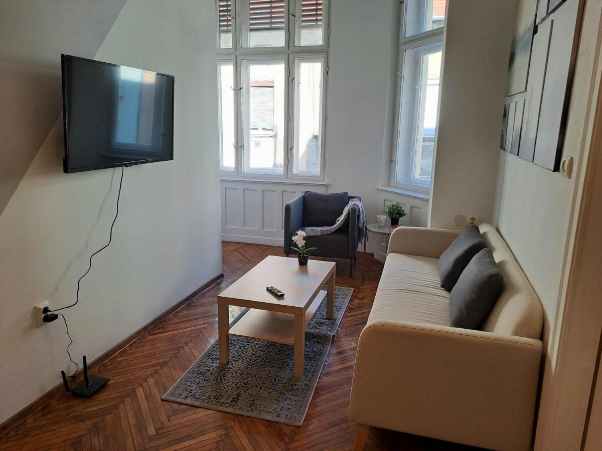 Emerald Apartment Budapest Luaran gambar