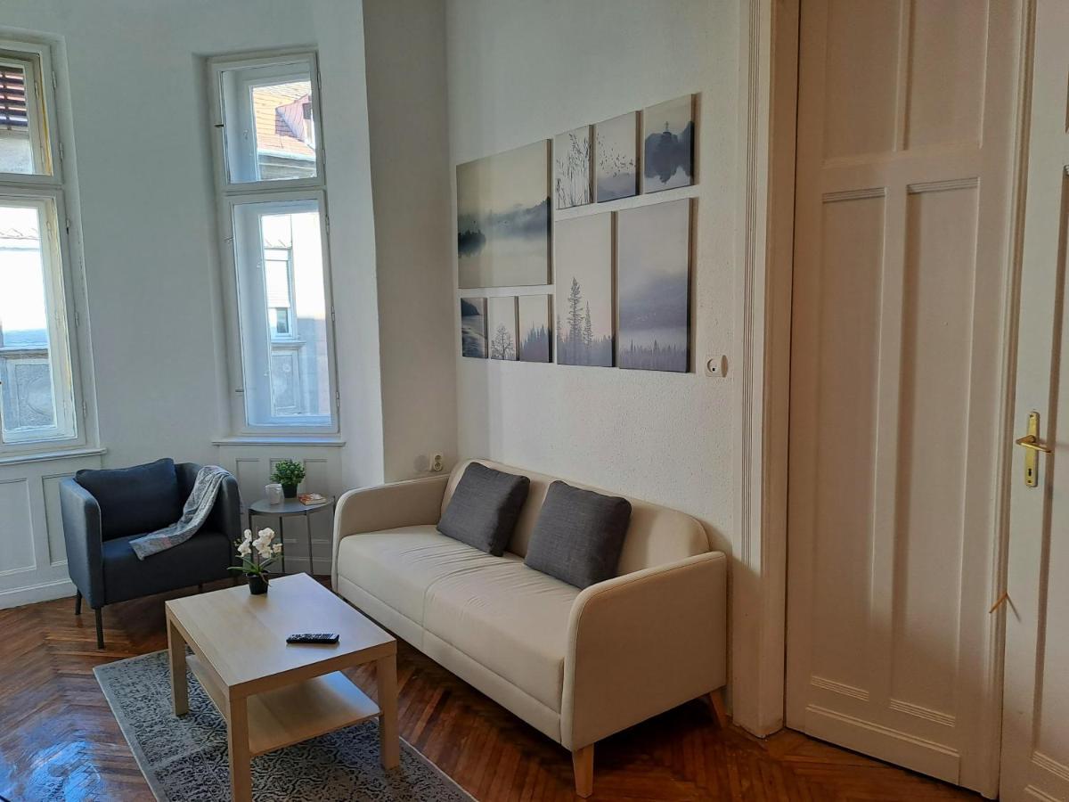 Emerald Apartment Budapest Luaran gambar