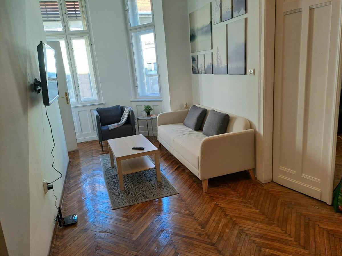 Emerald Apartment Budapest Luaran gambar
